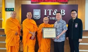 Institut Bisnis IT&B Terima Penghargaan dari IBS dan MBMI_1 IT&B Business Institute Receives Awards from IBS and MBMI