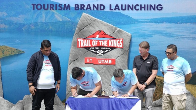 Trail of the Kings Lake Toba
