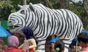 Making Money with the Viral White Tiger Statue
