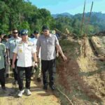 Mendagri Tito Karnavian Tinjau Daerah Tedampak Banjir dan Longsor di Hutanabolon