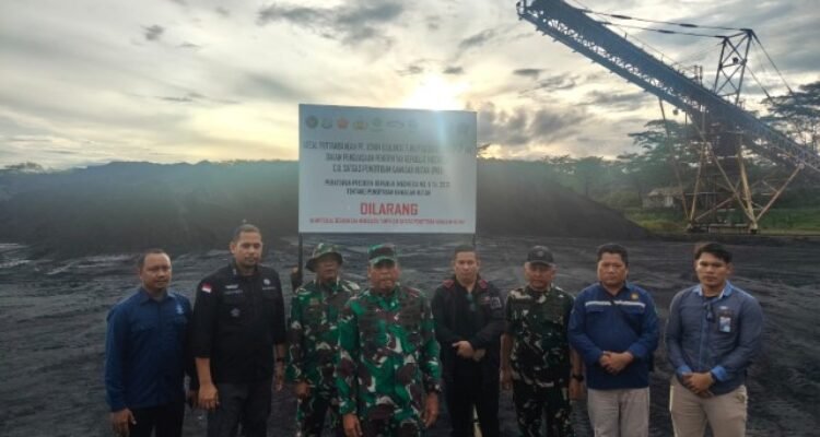 Murung Raya Public Prosecutors Office cooperates with PKH Task Force to regulate illegal mining sites Murung Raya Public Prosecutor's Office cooperates with PKH Task Force to regulate illegal mining sites