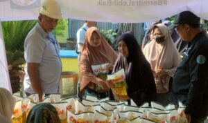 Jelang-Lebaran-PT-Supra-Matra-Abadi-Salurkan-4.500-Liter-Minyak-Goreng-Melalui-Bazar