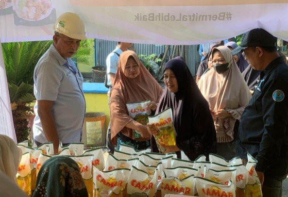 Jelang-Lebaran-PT-Supra-Matra-Abadi-Salurkan-4.500-Liter-Minyak-Goreng-Melalui-Bazar