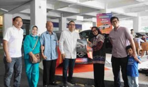 Pelanggan Telkomsel Asal Medan Bawa Pulang Mercedes Benz A200