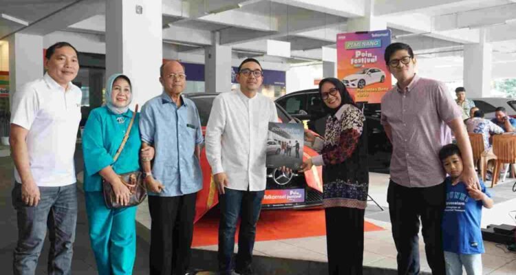 Pelanggan Telkomsel Asal Medan Bawa Pulang Mercedes Benz A200