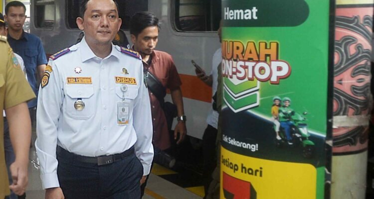 Street lighting on the main road to Kualanamu Airport still undergoing maintenance