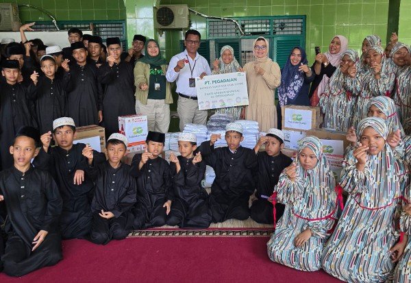 Tebar Kebaikan Jumat Berkah di Bulan Suci Ramadan, Pegadaian Medan Serahkan Bantuan Sembako ke Panti Asuhan Mamiyah_1