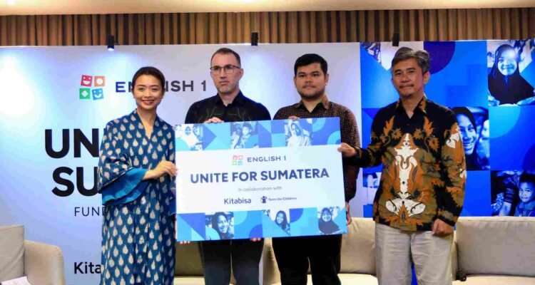 “English 1 Unite for Sumatra” raises 100 million IDR for the recovery of flood-affected children