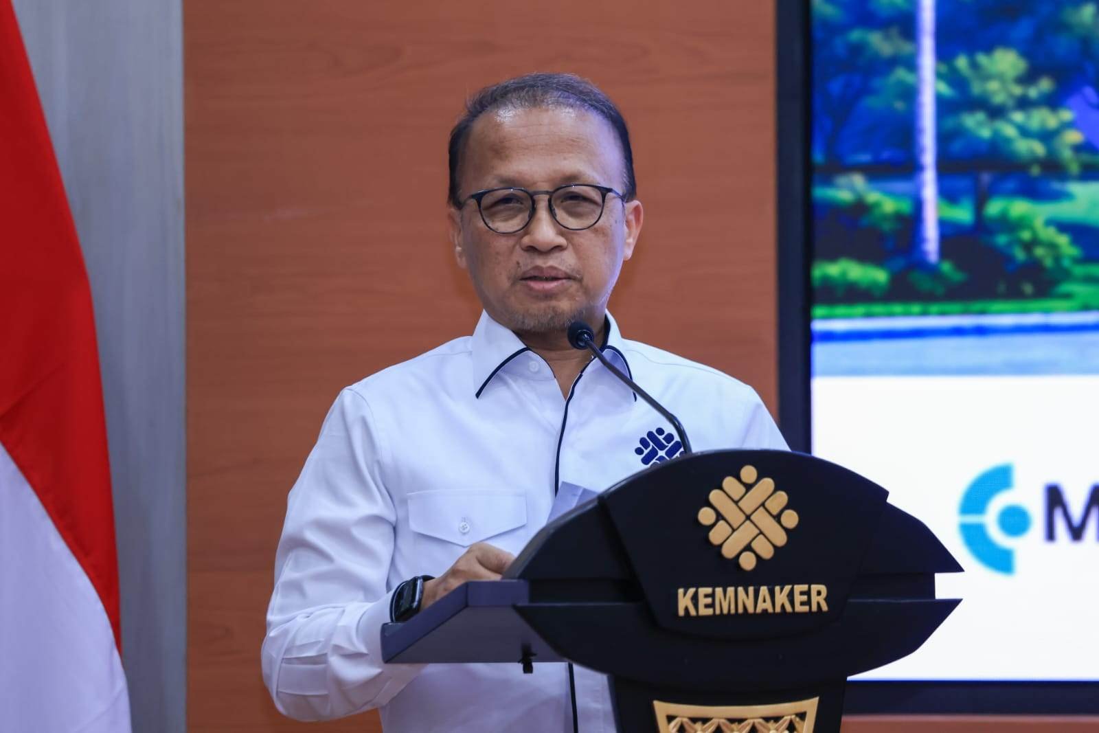 Anwar explained that participants must complete their final attendance records, their final daily report, and a questionnaire via the system. Completing the questionnaire is a mandatory condition for completing the program and the final payment of allowances.