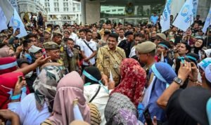 Governor Bobby Nasution receives appeal from supporters for the Free Nutritious Meals Program