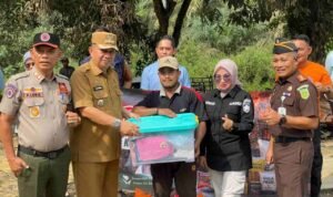 Muaro Jambi Public Prosecution Service Rapid Response Team Provides Assistance to Fire Victims