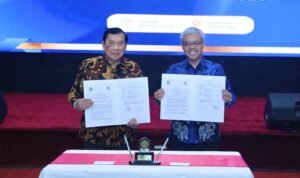 The Ministry of Manpower and Ubhara Jaya agree to work together to prepare compete The Ministry of Manpower and Ubhara Jaya agree to work together to prepare competent and job-ready human resources