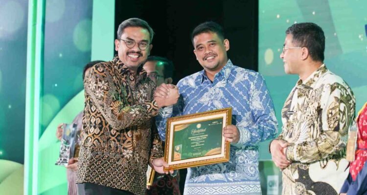 Bobby Nasution Receives Adinata Syariah Prize