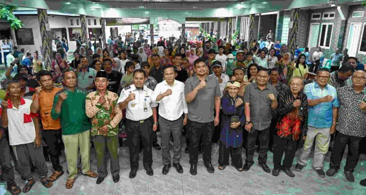 Governor Bobby Nasution receives feedback from fishermen in West Nias