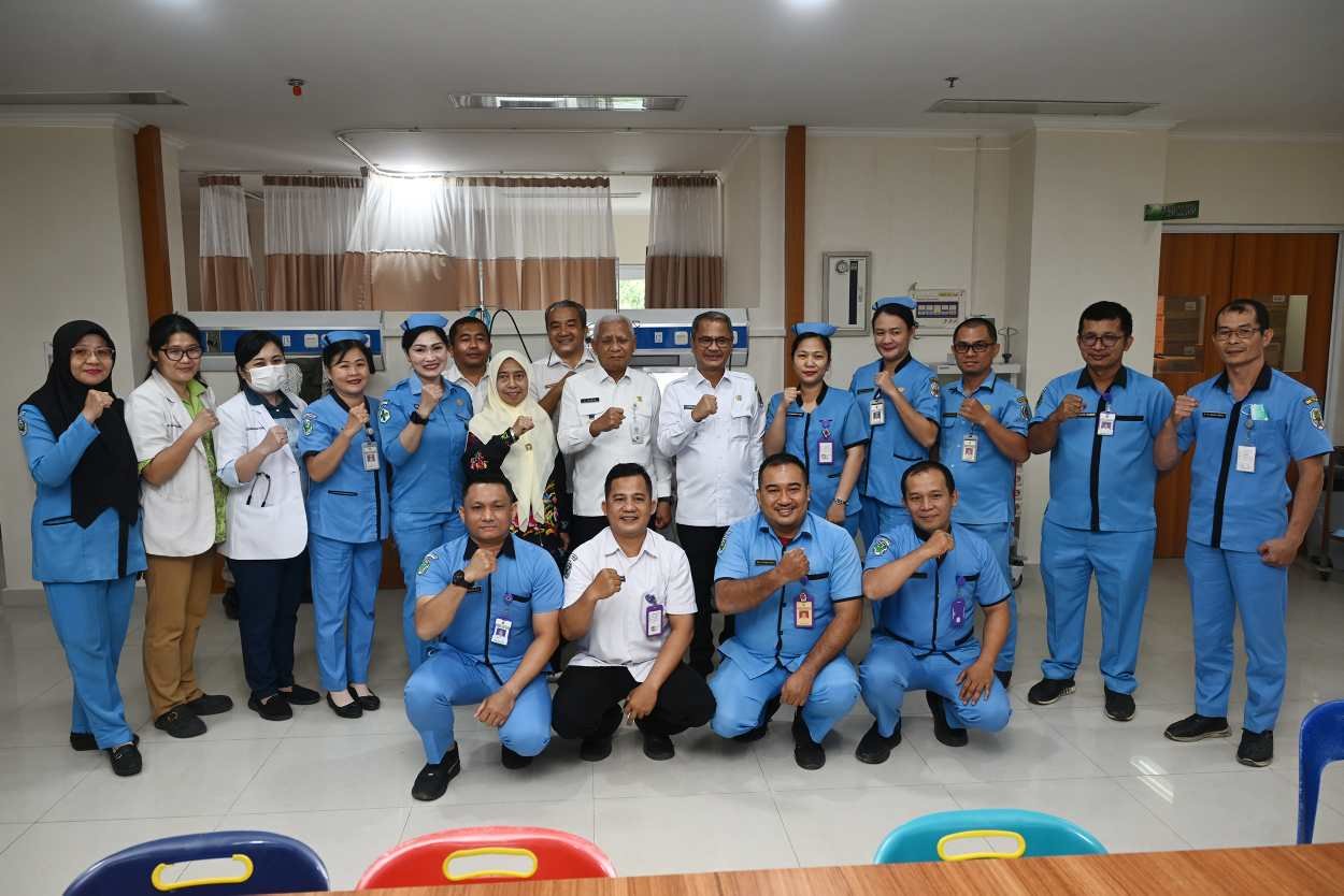 Hooray!!! Residents of Nias no longer need to be treated off the island; the services of the Dr. Thomsen Nias Regional Hospital have improved