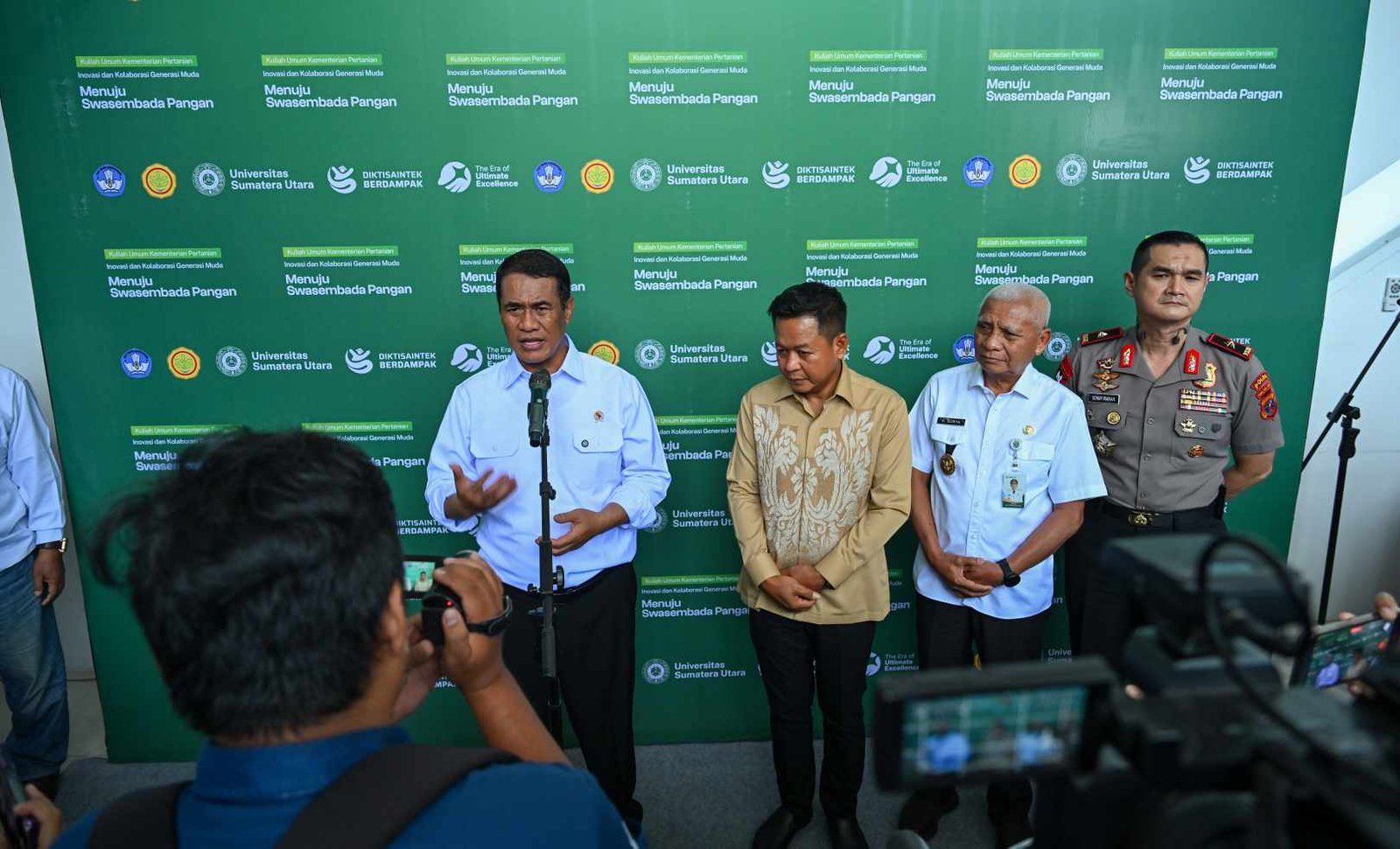 Minister of Agriculture encourages USU students to ensure food self-sufficiency