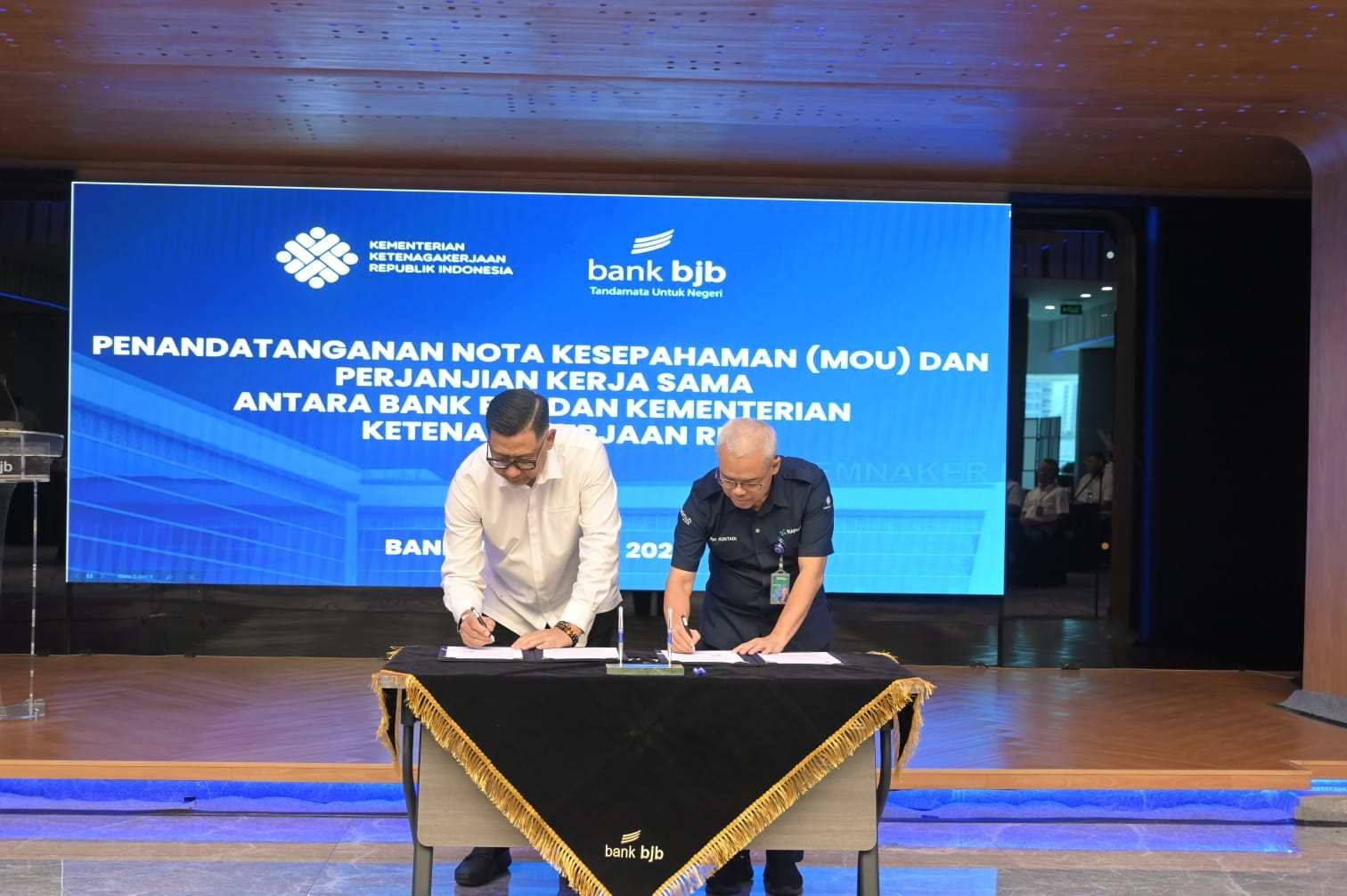 Ministry of Labour and bank bjb conclude cooperation agreement for the development of personnel competencies and banking services