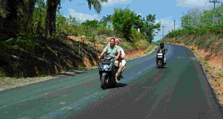 Repairs on the Hutaimbaru-Sipiongot roads begin