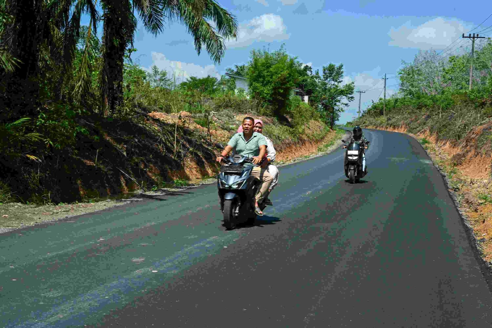 Repairs on the Hutaimbaru-Sipiongot roads begin