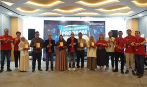 Students from North Sumatra and Aceh Receive Telkomsel Scholarships Students from North Sumatra and Aceh Receive Telkomsel Scholarships