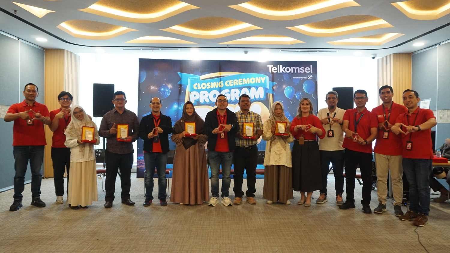 Students from North Sumatra and Aceh Receive Telkomsel Scholarships