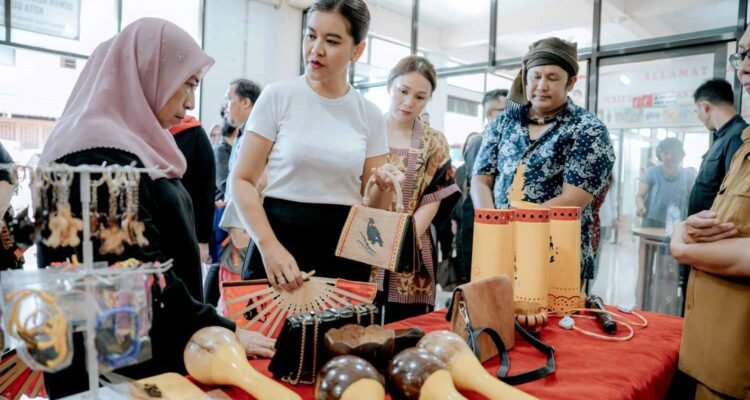 The Dekranasda of North Sumatra strengthens SMEs based on local knowledge