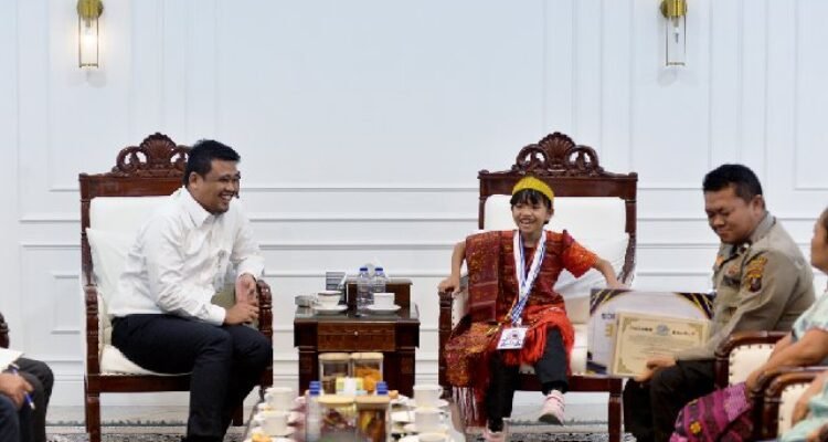 Caroline Cicilia Nababan, Mathematics Olympiad Champion, Meets Governor of North Sumatra