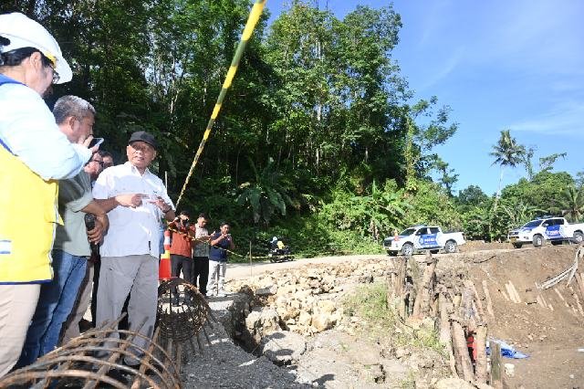 Gabion construction on Miga-Lolowua Road proceeding according to plan