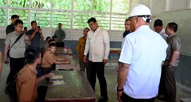 Governor Bobby Nasution's free school program eases the burden on parents of students on Nias