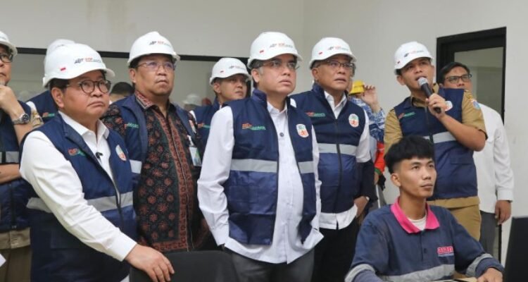 Informal workers in the waste sector receive a 50 percent reduction in social secu Informal workers in the waste sector receive a 50 percent reduction in social security contributions (JKK) and social security contributions (JKM)