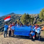 Mountain guides in West Nusa Tenggara (NTB) play a crucial role in tourist safety