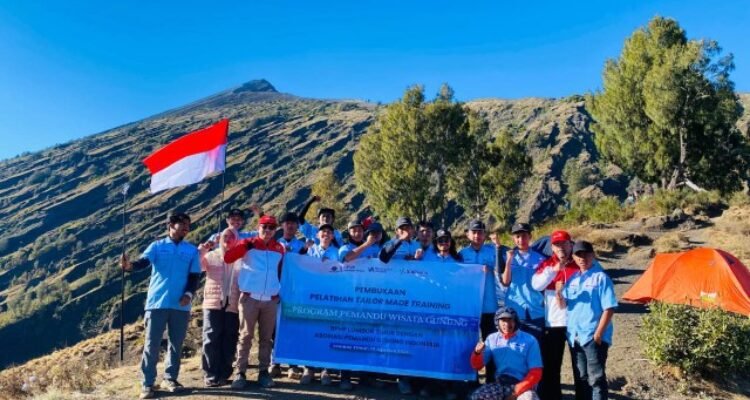 Mountain guides in West Nusa Tenggara (NTB) play a crucial role in tourist safety