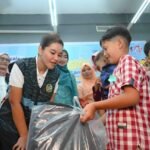 National Children's Day: Kahiyang Ayu encourages hundreds of orphans, poor children, and people with disabilities to buy school supplies