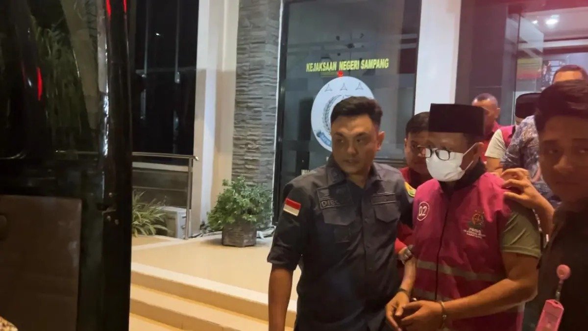 Sampang Public Prosecutor's Office arrests 3 suspects in connection with alleged corruption in education funding procurement