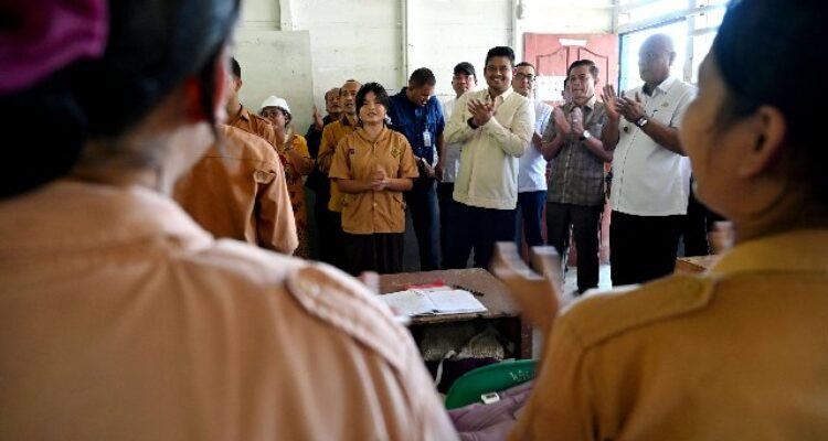 Students in North Nias grateful for Governor Bobby Nasution's free schooling program