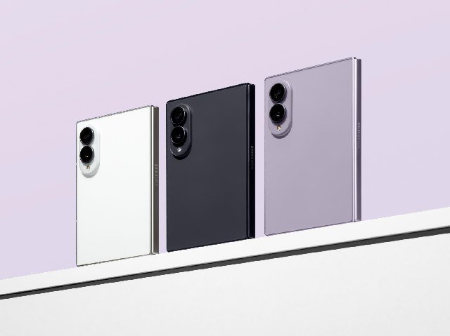 Weighing just 201 grams and featuring a passport-sized form factor, the Galaxy Z Fold8 makes foldable smartphones more practical to carry around