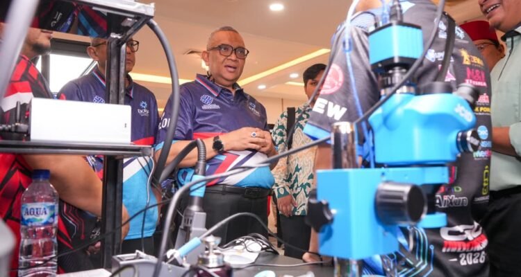 Competency standards for mobile phone technicians must be continuously developed