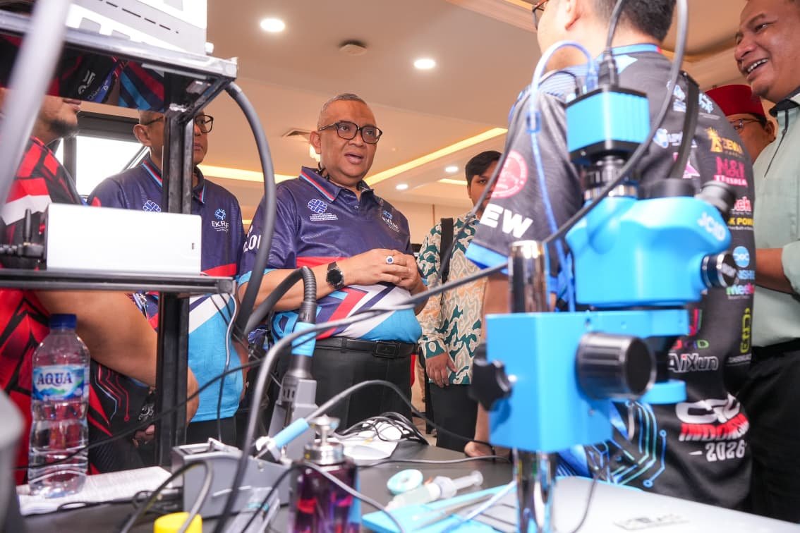 Competency standards for mobile phone technicians must be continuously developed