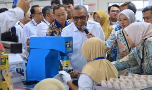 Deputy Minister of Manpower visits shoe factory in Serang; PT Nikomas Gemilang employs 53,000 workers