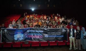 Telkomsel invites 200 selected IndiHome customers in Medan to a 'Nobar' (group viewing) event